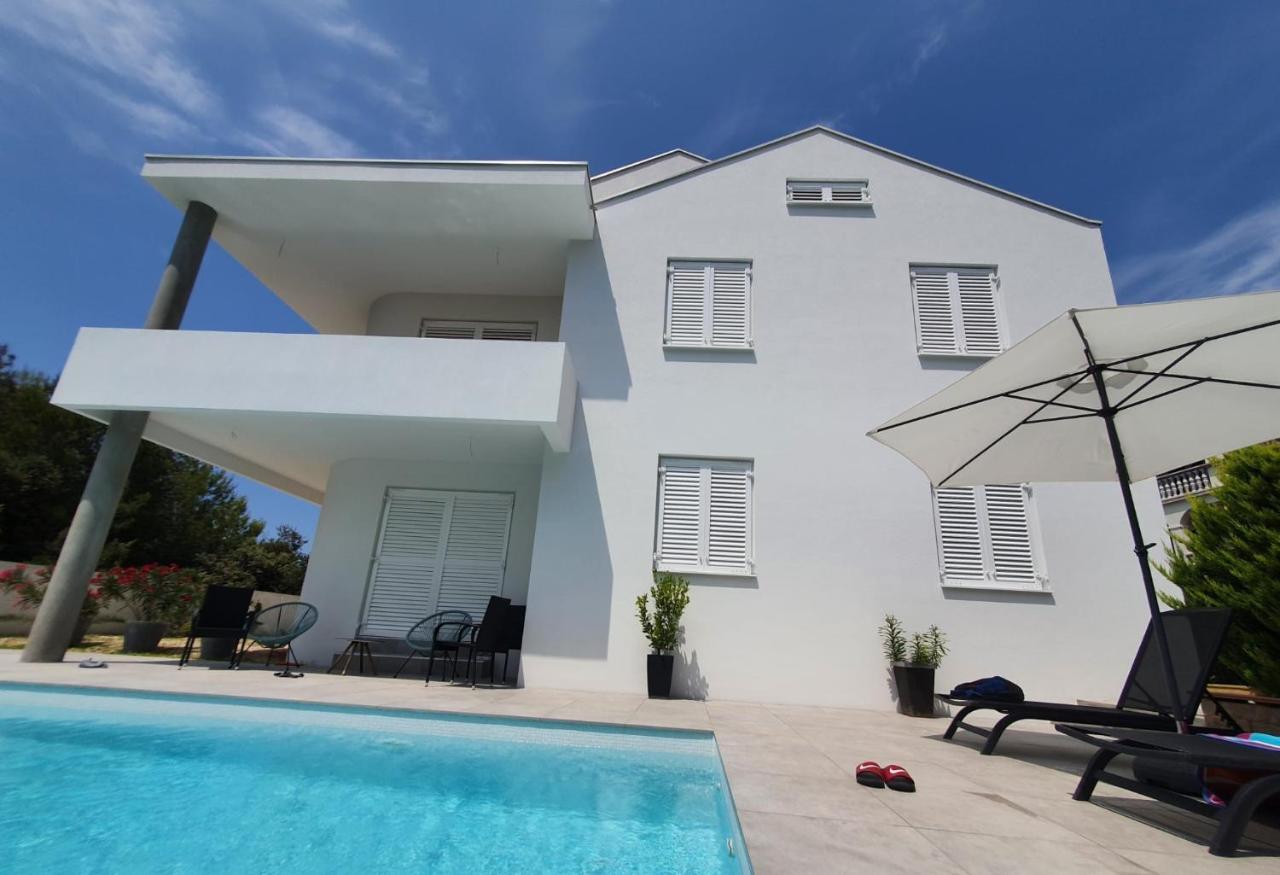 شقة Haus Dalmatia With Heated Pool بيبينيا المظهر الخارجي الصورة