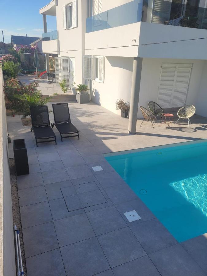 شقة Haus Dalmatia With Heated Pool بيبينيا المظهر الخارجي الصورة