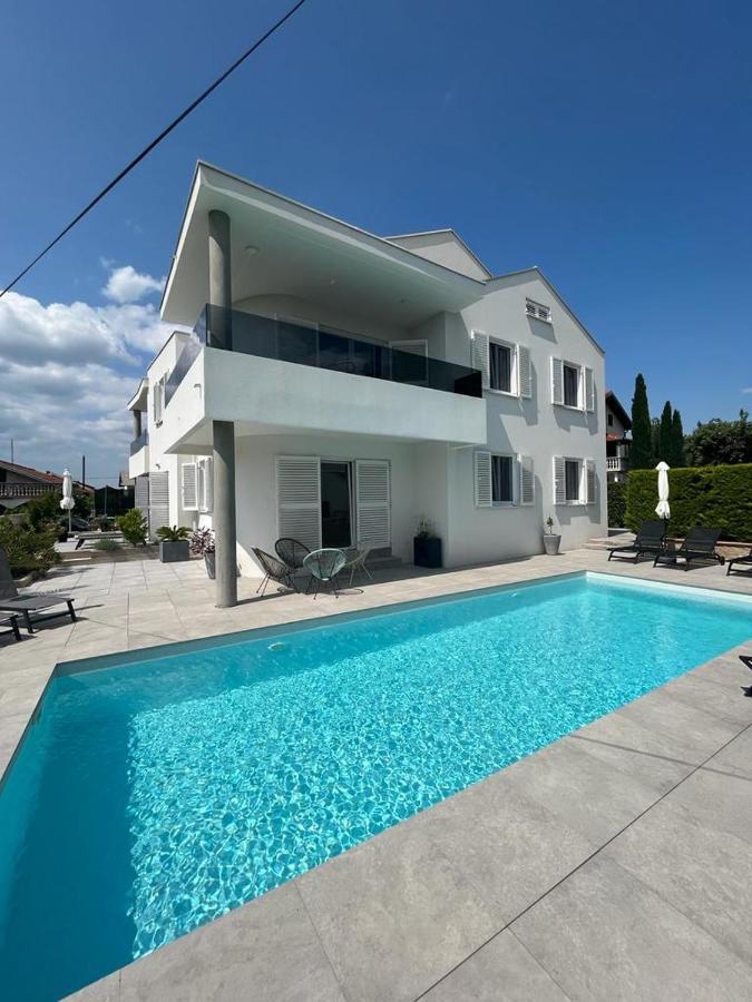 شقة Haus Dalmatia With Heated Pool بيبينيا المظهر الخارجي الصورة