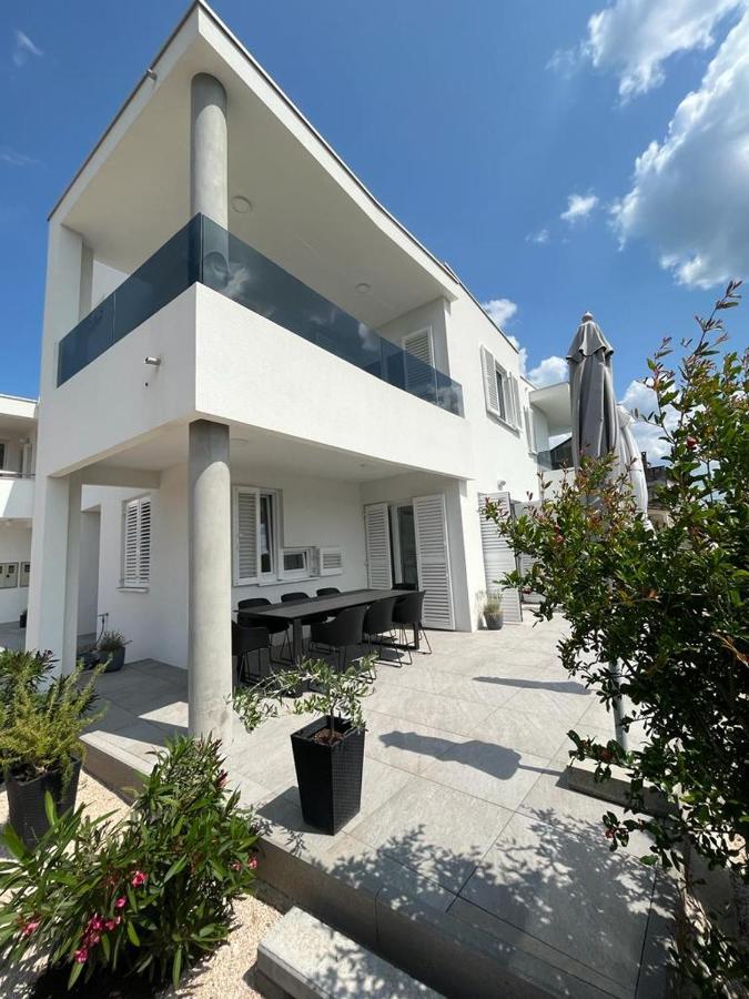 شقة Haus Dalmatia With Heated Pool بيبينيا المظهر الخارجي الصورة