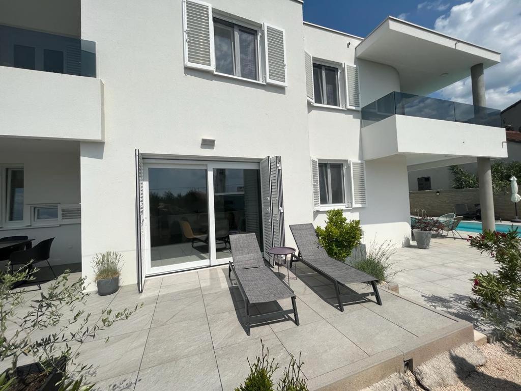 شقة Haus Dalmatia With Heated Pool بيبينيا المظهر الخارجي الصورة