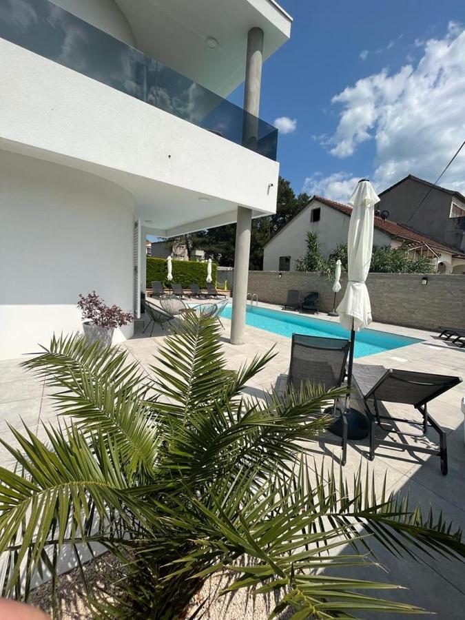 شقة Haus Dalmatia With Heated Pool بيبينيا المظهر الخارجي الصورة