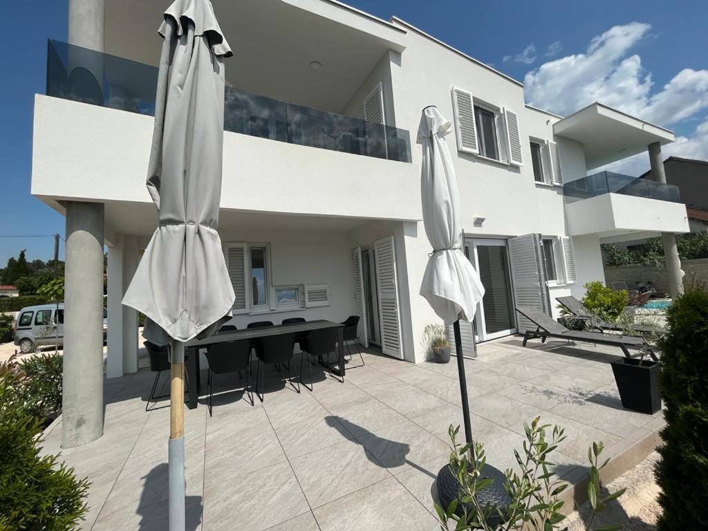 شقة Haus Dalmatia With Heated Pool بيبينيا المظهر الخارجي الصورة