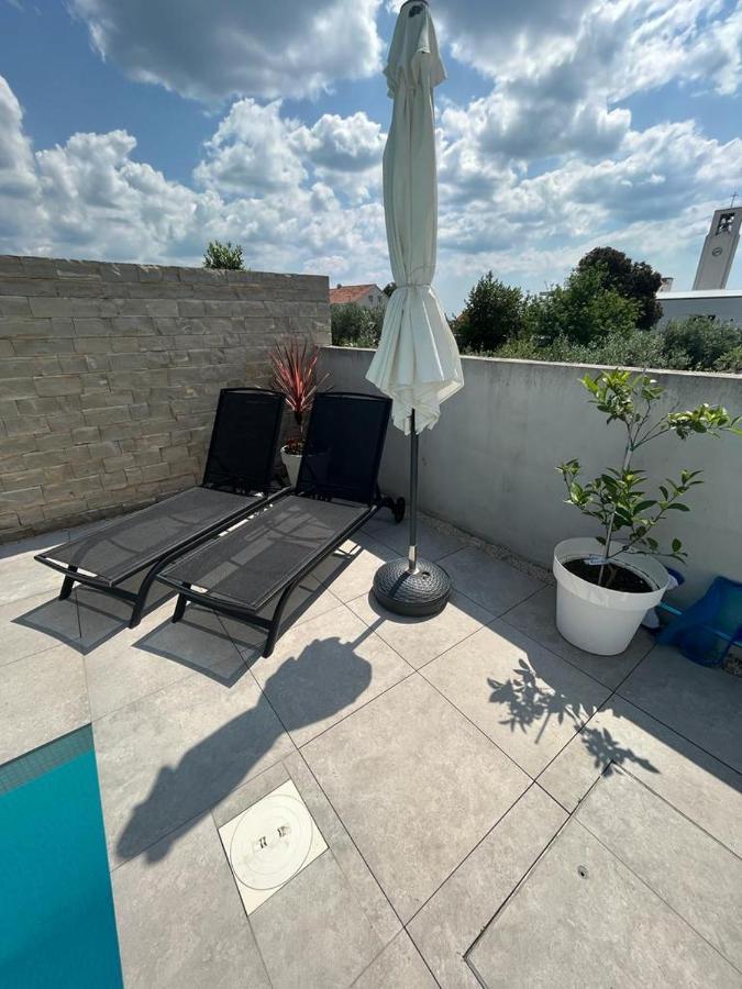 شقة Haus Dalmatia With Heated Pool بيبينيا المظهر الخارجي الصورة